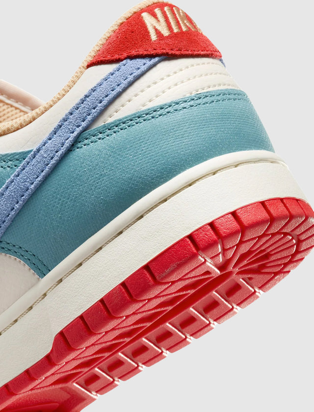DUNK LOW PREM "PALE IVORY/ ROYAL PULSE/ DENIM TURQUOISE"