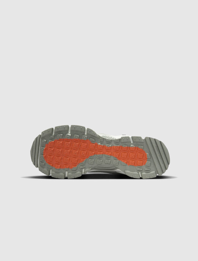 ZOOM VOMERO ROAM "BLACK/ LIGHT SILVER"