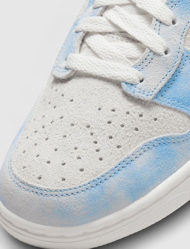 WOMEN'S NIKE DUNK HIGH SE "CLOUDS"